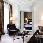 Szálloda La Reserve & 5*